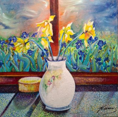 Vase aux narcisses sur jardin d'iris